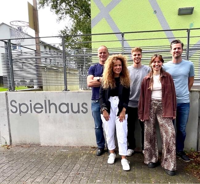 Das Spielhaus geht zur Schule