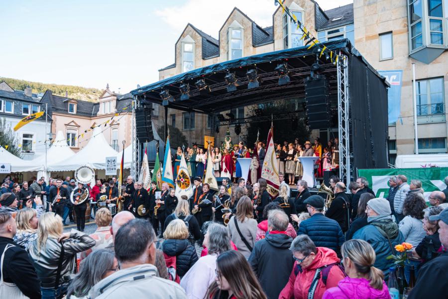Mittelrhein Weinfest Boppard 2025: Großer Weinfestumzug zur Eröffnung am Samstag, 27. September 2025