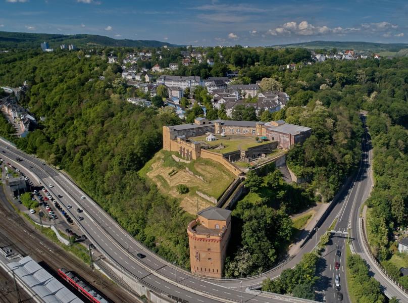 Arbeiten am Nordhang unterhalb von Fort Konstantin beginnen