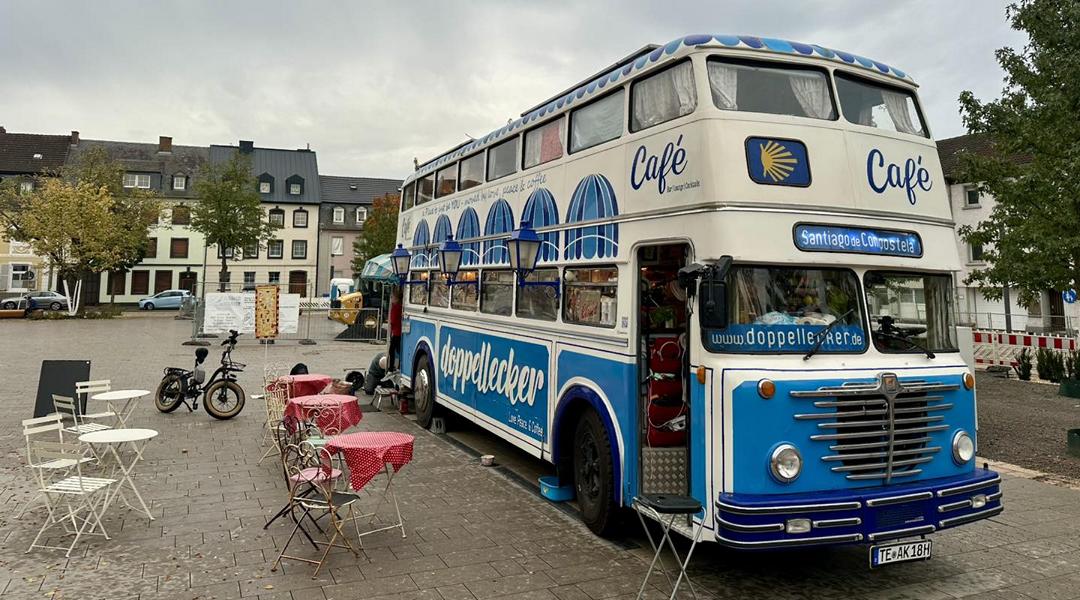 Cafébus hält wieder auf dem Marktplatz