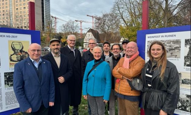 Ausstellung „100 Jahre Weindorf“ eröffnet