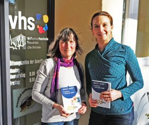 Helene Weißenfels (links) ist seit 30 Jahren in Sachen Grundbildung unterwegs. VHS-Fachbereichsleiterin Kathrin Twiesselmann-Steigerwald ist erste Ansprechpartnerin für Interessierte.