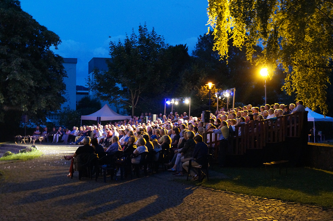Vorhang auf im Lahnsteiner Theater