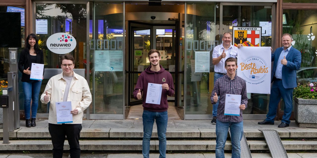 Stadtverwaltung erhält erneut IHK-Auszeichnung – OB freut sich über Zertifikat „Beste Azubis – bei uns ausgebildet“