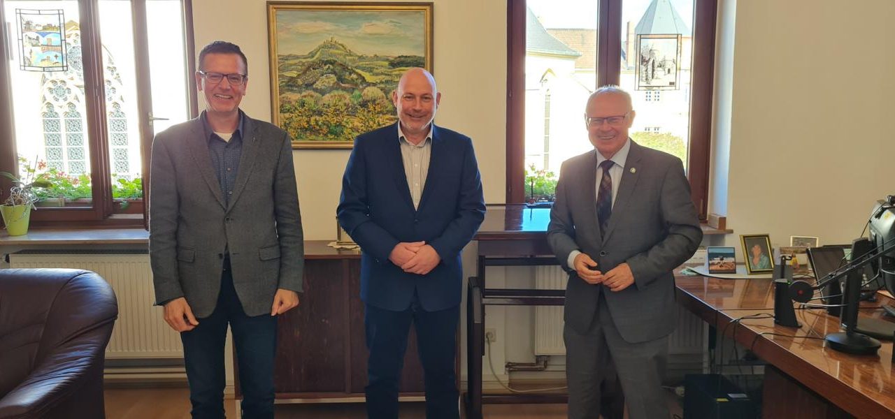 Oberbürgermeister Peter Labonte begrüßte neuen Sozialraummanager Heiko Hastrich im Lahnsteiner Rathaus