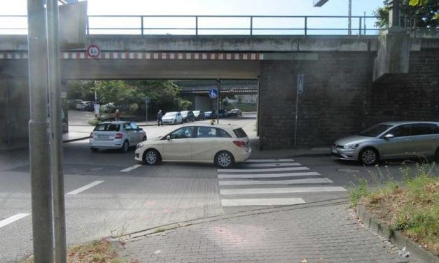 Bad Marienberg – parkendes Fahrzeug touchiert