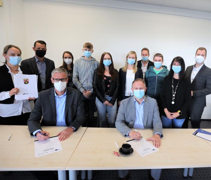 Stadtverwaltung kooperiert eng mit der LES – Patenschaft mit Ludwig-Erhard-Schule besiegelt