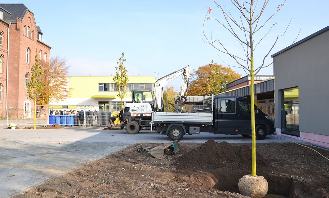 Neuendorfer Grundschüler bekommen grünen Schulhof