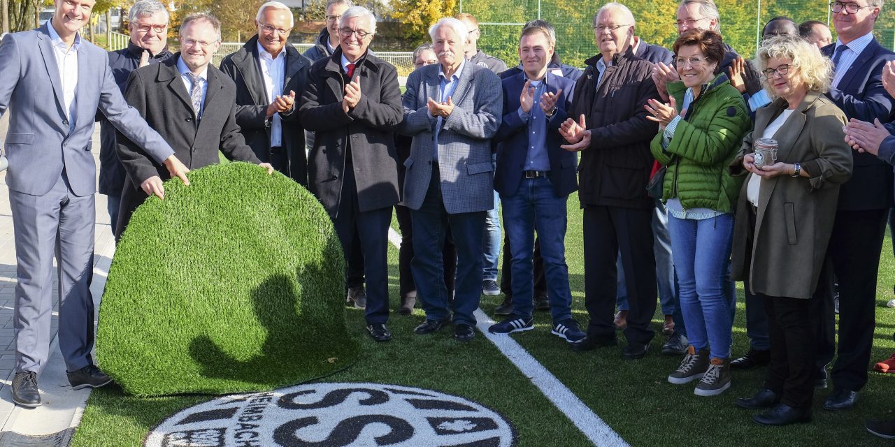 Kunstrasenplatz an SSV Heimbach-Weis übergeben
