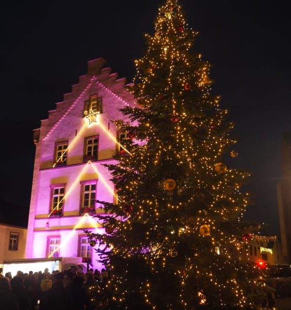 Weihnachtsbaumerleuchten zum Bendorfer Wochenmarkt