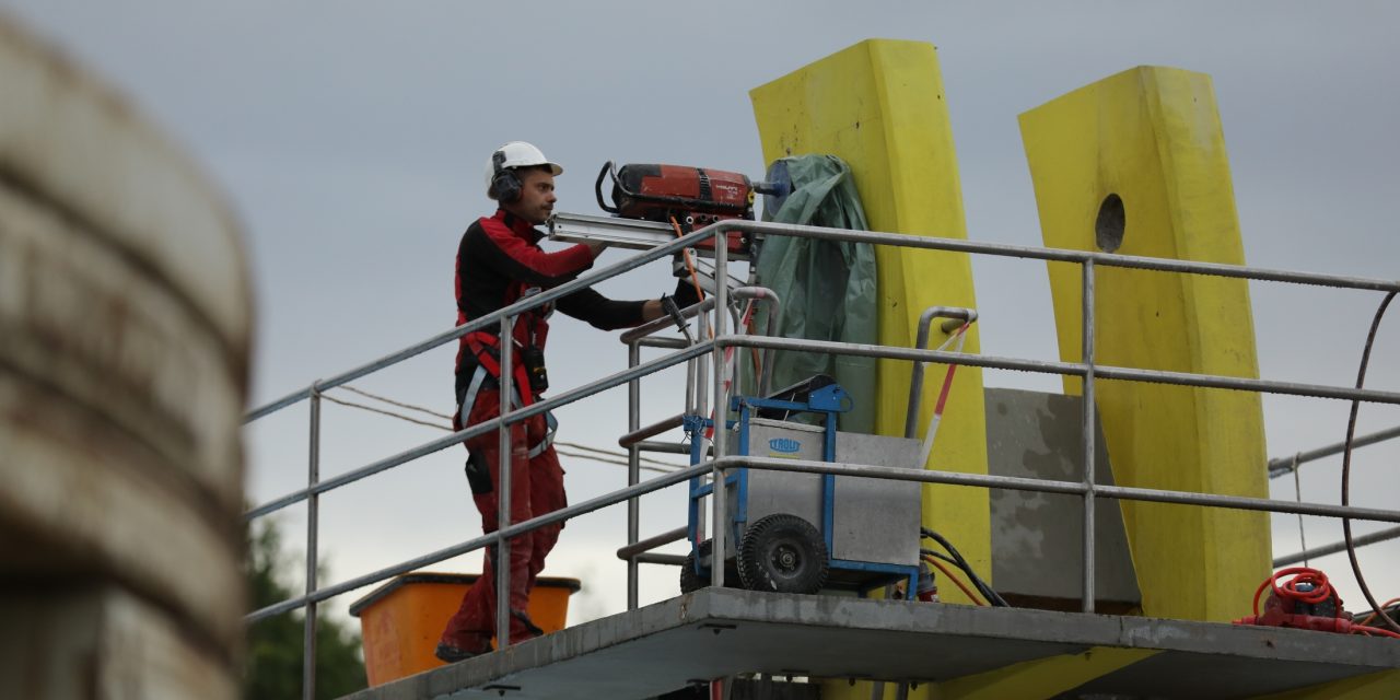 Sprung ins kühle Nass vorerst vorbei: Sprungturm und Bretter im Freibad Oberwerth abgerissen