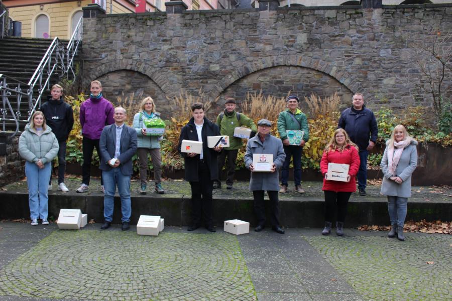Übergabe der Zeitkapseln ans Stadtarchiv