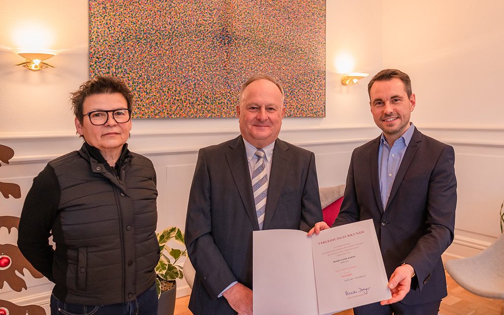 Herausragendes Engagement – Gerd Kohns erhält Ehrennadel des Landes