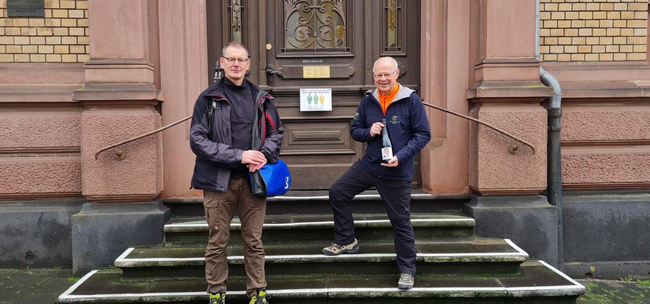 Lahnsteins Oberbürgermeister Peter Labonte begleitete den scheidenden Geschäftsführer Detlef Stoltefaut