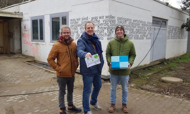 Kooperation zwischen Neuwied und Altenahr verstärkt – „Das Band“: Zwei KiJub-Mitarbeiter übergaben Spende