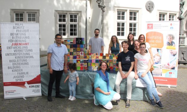 Tag der Familie in Koblenz: Familien gestalten Kunstwerk in Anlehnung an das Deutschen Eck