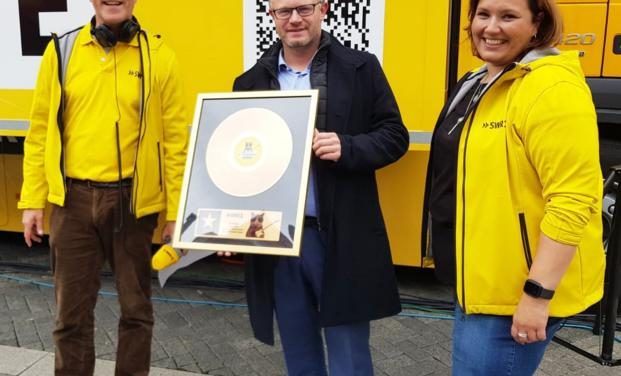 Oberbürgermeister Einig hat Goldene Schallplatte erhalten