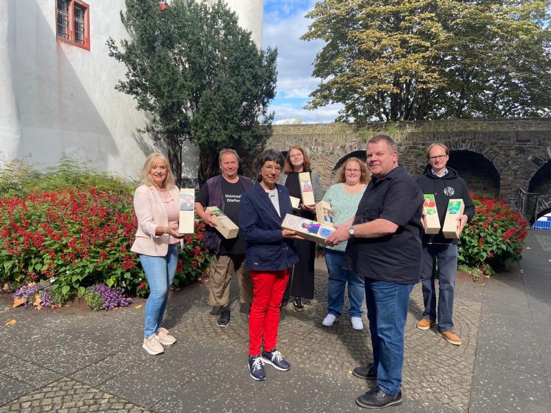 Ein Blick in die Glaskugel – Zeitkapseln lagern bis zur Buga2029 im Stadtarchiv