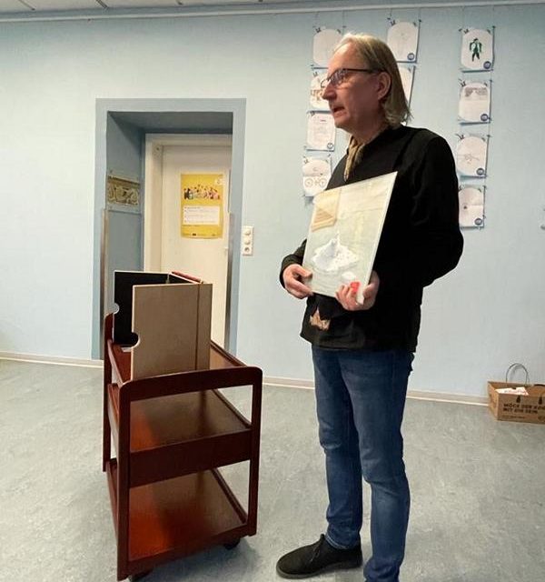 Klassiker im Kamishibai zum Vorlesetag mit Bürgermeister Jung