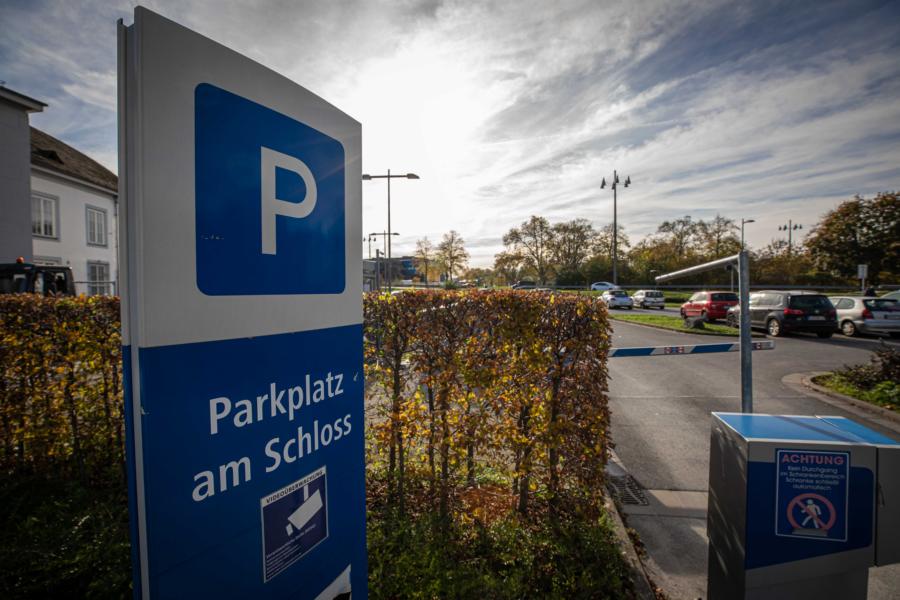 Parkplatz am Schloss wird für Brückenneubau gesperrt