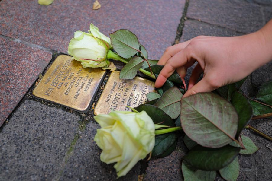 Mit Stolpersteinen erinnern: Koblenzer Schulen übernehmen Patenschaften für Gedenksteine