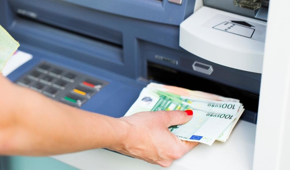 Gelddiebstahl aus Geldautomaten