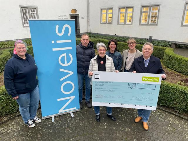 Firma Novelis spendet für Kinder- und Jugendförderung der Stadt Koblenz