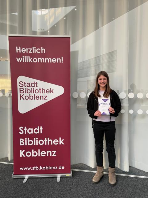 Juli Auler ist Siegerin des Vorlesewettbewerbs beim Koblenzer Stadtentscheid