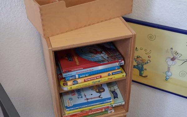 Stadtbücherei Lahnstein sorgt für Lesestoff in Kinderarztpraxis