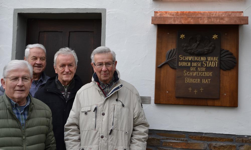 Historischer Sinnspruch kehrt zurück auf den Friedhof Lay