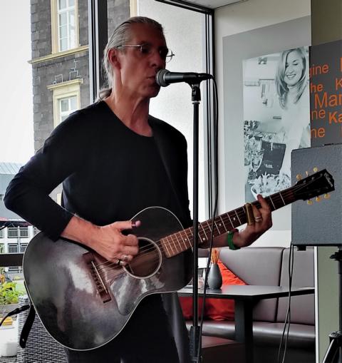 Ralph Brauner überzeugte bei der Matinee der Bluesfreunde Neuwied