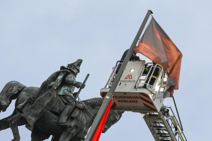 „Horizonte der Freiheit“ wehen bis Montag am Deutschen Eck
