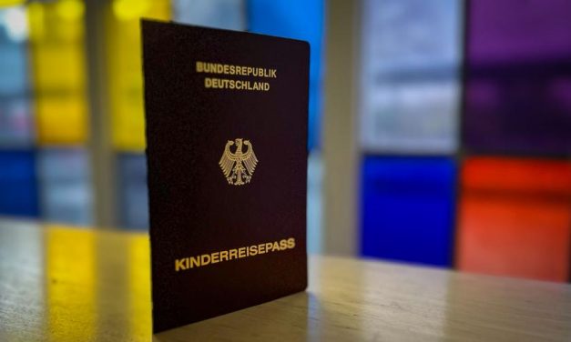 Urlaubszeit steht bevor: Stadtverwaltung Koblenz weist auf Änderungen bei Kinderreisepässen hin