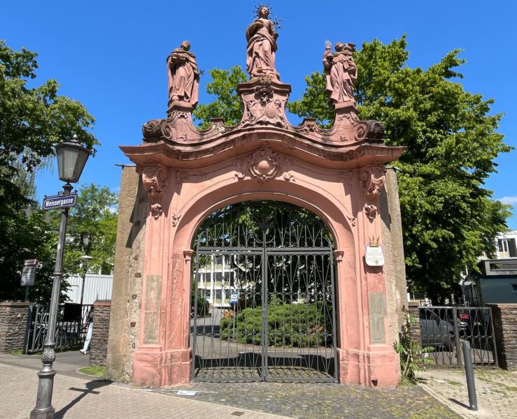 Das Rokoko-Portal in der Weißer Gasse wird restauriert