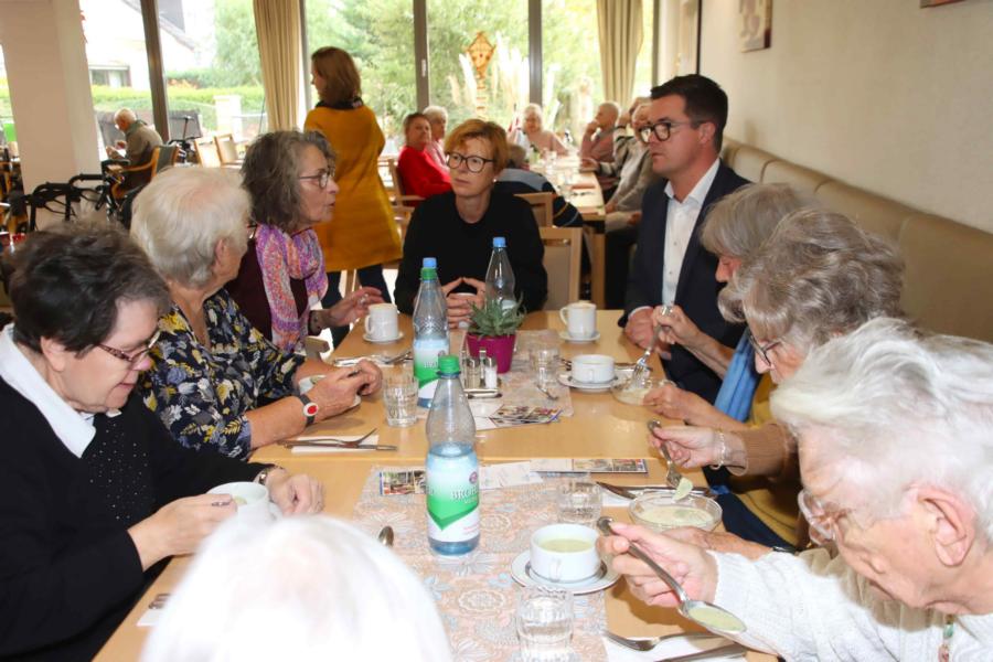 „Auf Rädern zum Essen“ bringt Senioren zusammen