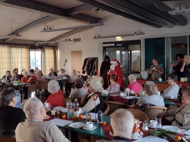 Adventsfest bringt Jung und Alt zusammen