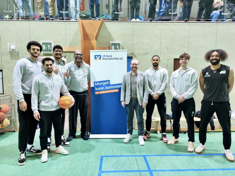 Trainingseinheit der besonderen Art: Die Profis der EPG Baskets zu Gast in der Realschule Plus in Adenau