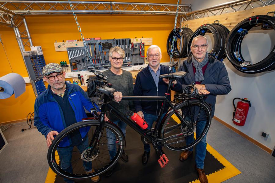 Reparaturen, Verkauf und Co: Neue Fahrradservicestation erweitert Angebot am Koblenzer Fahrradparkhaus