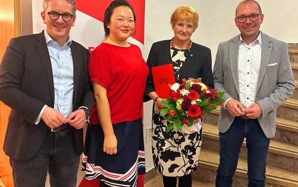 Mehr als 50 Jahre für Demokratie und Frauenrechte: Christine Holzing wird für 50 Jahre in der SPD geehrt
