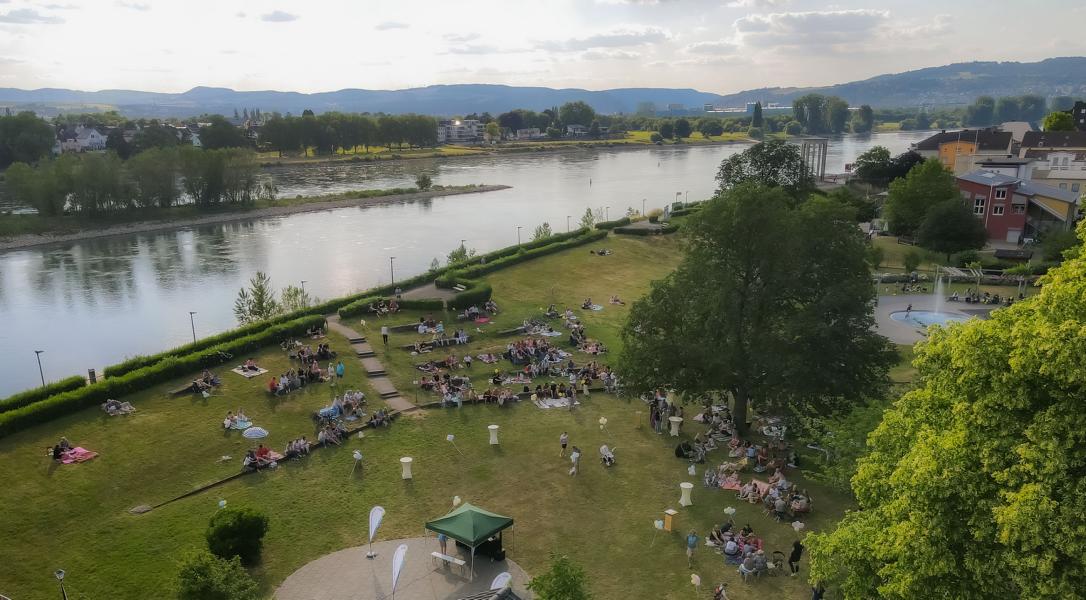 „R(h)ein chillen“: DJs, Cocktails, Snacks & Entspannung
