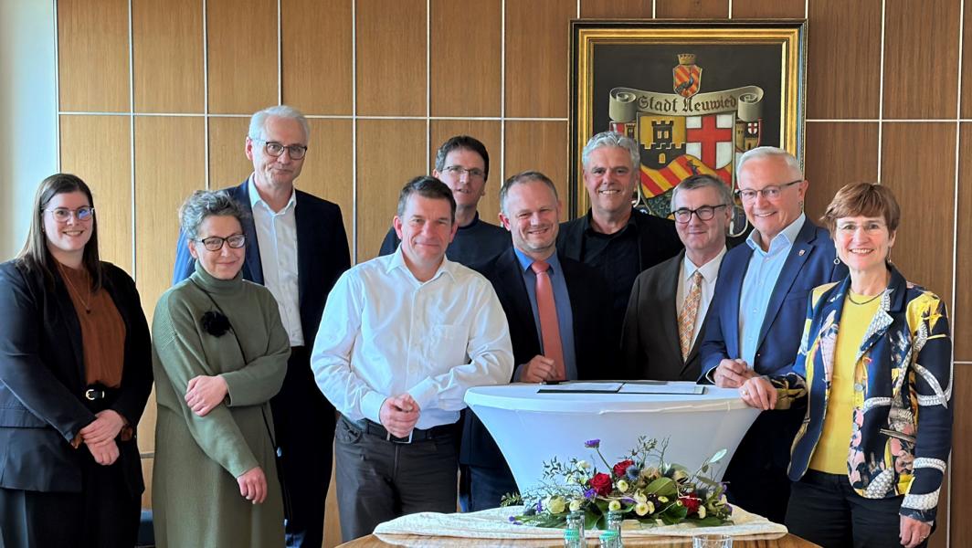 Kooperationsvertrag unterzeichnet: In Kreisstadt Neuwied soll ein Zentrum für Robotik entstehen