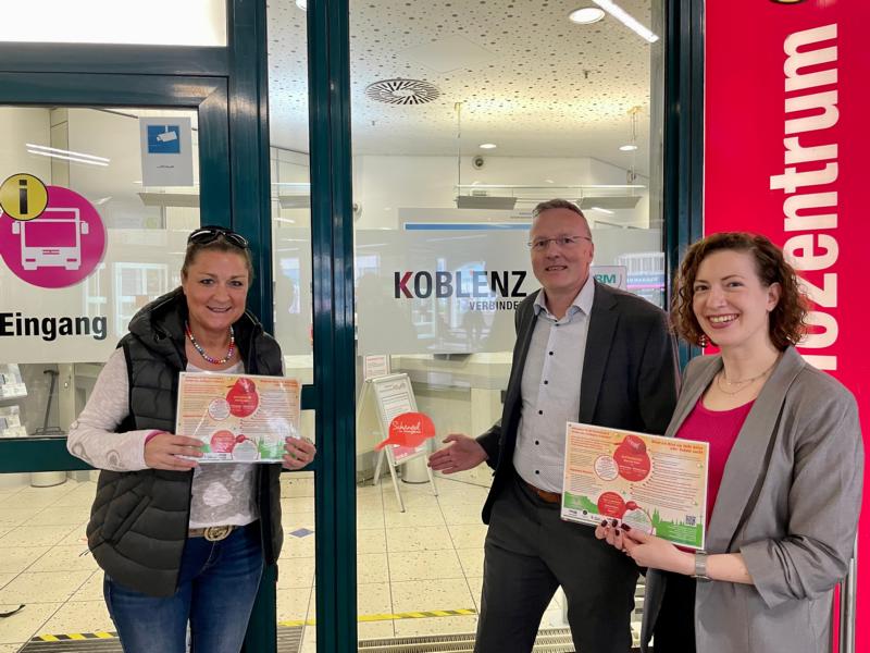 Vertreterinnen der Stadt Koblenz zusammen mit Kita-Mitarbeitenden anlässlich der Schulung zum Thema Kinderschutz.   Foto: Stadt Koblenz/S. Krause