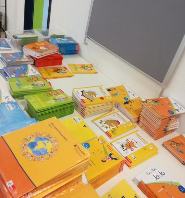 Massenrücknahme der Schulbücher aus der Schulbuchausleihe für Lahnsteiner Grundschulen