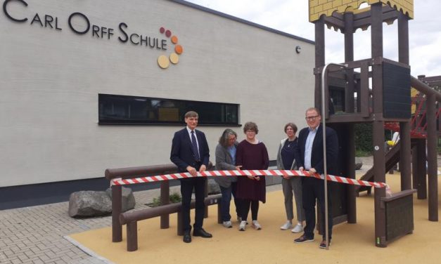 Carl-Orff-Schule präsentiert neu gestalteten Schulhof