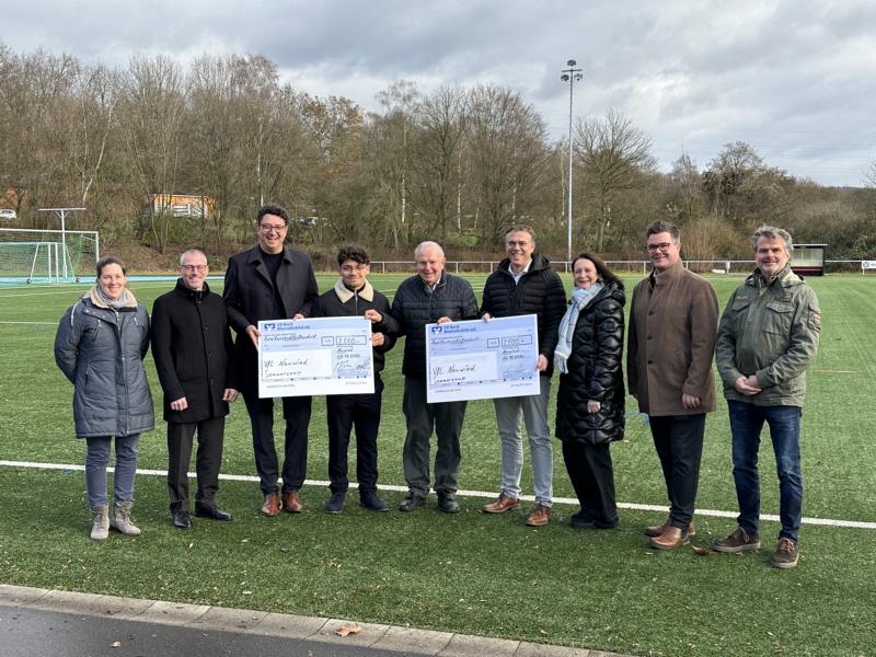 VR Bank RheinAhrEifel und Raiffeisendruckerei unterstützen Sommercamp des VfL Neuwied
