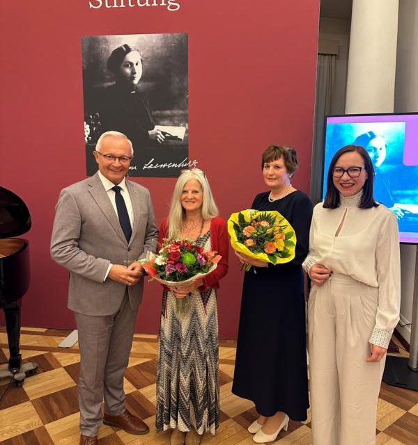 „Fotografin und Anwältin teilen sich Ehrenpreis“