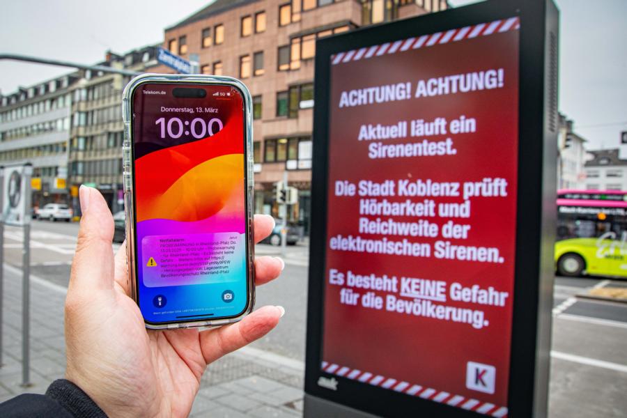 Koblenzer Feuerwehr bitte um Feedback zum Warntag – Erstmals Warnung über digitale Werbetafeln ausgespielt