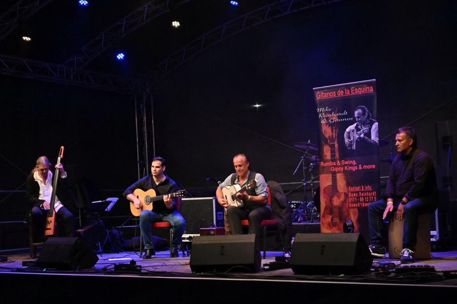 Lulo Reinhardts Acoustic Lounge feat. Gitanos de la Esquina im JUKZ Lahnstein