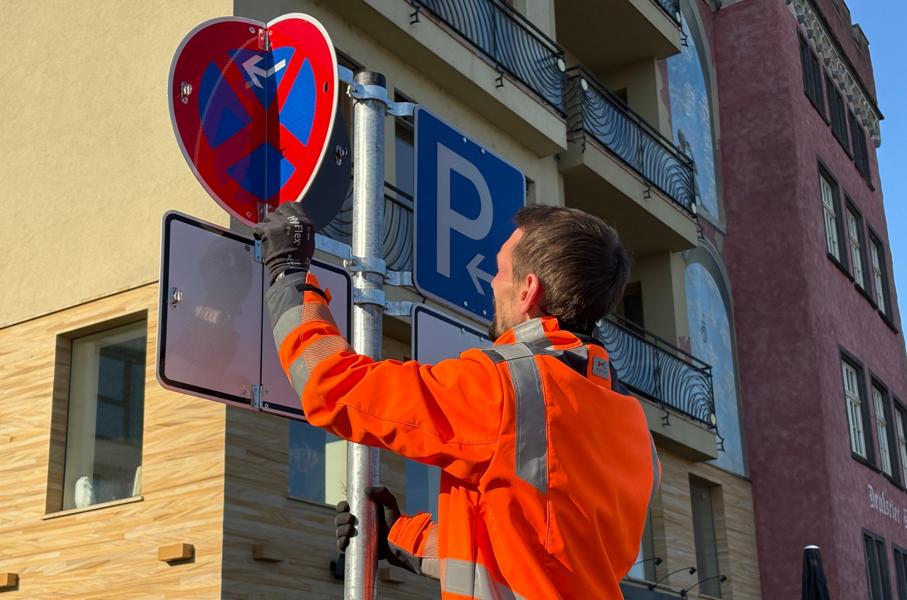 Klappschilder ermöglichen Halteverbote „im Handumdrehen“