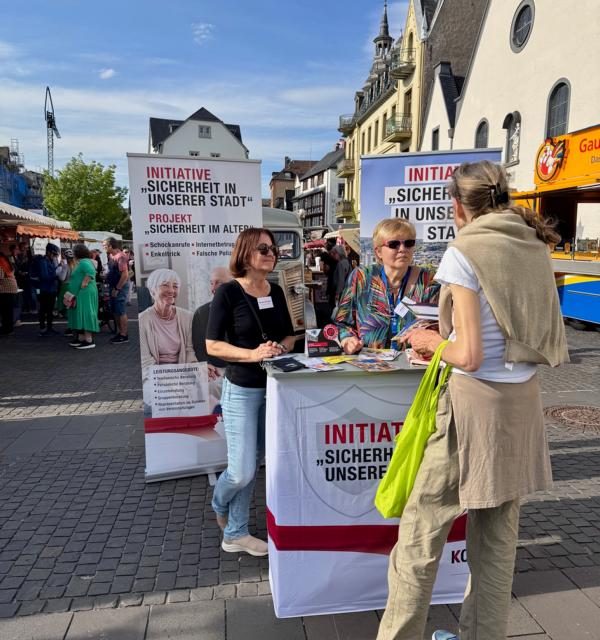 Kriminalpräventiver Informations- und Beratungsstand auf Wochenmarkt Ehrenbreitstein